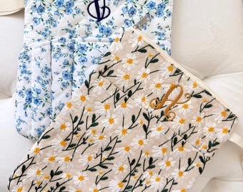 Quilted Book Sleeve Protection Case for Bible Cover Personalized Gift Reader Book Girl BookTok Bookish Accessory Travel Pouch Zipper Bag