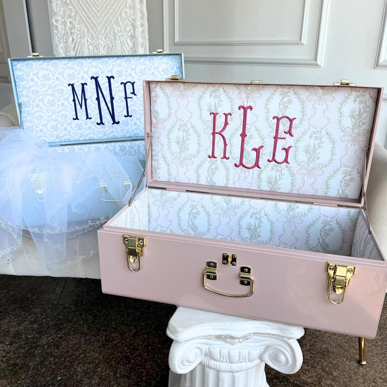 Wedding Keepsake Trunk for Bride Storage Chest Wedding Gift Bridesmaid Box Custom Monogram Bridal Case Wedding Favor Keepsake Container