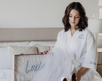 Wedding Keepsake Trunk for Bride Storage Chest Wedding Gift Bridesmaid Box Custom Monogram Bridal Case Wedding Favor Keepsake Container