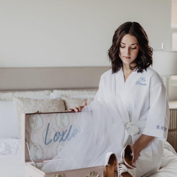 Wedding Keepsake Trunk for Bride Storage Chest Wedding Gift Bridesmaid Box Custom Monogram Bridal Case Wedding Favor Keepsake Container