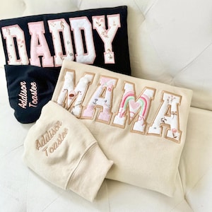 Sweatshirt brodé maman avec tenue de bébé, idée souvenir pour vêtements d&#39;enfant appliques cadeau Momento pour la fête des mères cadeau pull maman souvenir