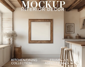 Könnte beinhalten: Ein rustikaler Holzrahmen-Mockup in einer Küchenumgebung. Der Rahmen ist leer und bereit für Ihr Design. Die Küche verfügt über weiße Schränke, eine Holztheke und einen Barhocker.