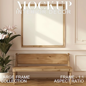 Peut inclure: Une maquette de photo encadrée blanche avec un banc en bois devant. Le mur est blanc avec des moulures décoratives. Le banc est en bois et a une finition naturelle. Le cadre photo est grand et a un rapport d'aspect de 1:1. Le texte "MOCKUP INTERIOR DECOR" est en haut de l'image. Le texte "LARGE FRAME COLLECTION" est sous le banc à gauche. Le texte "FRAME - 1:1 ASPECT RATIO" est sous le banc à droite.