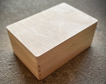 Holzkiste aus Fichte 40 x 30 x 13,5 cm mit Klappdeckel, kleine Kiste aus Holz, Geschenk