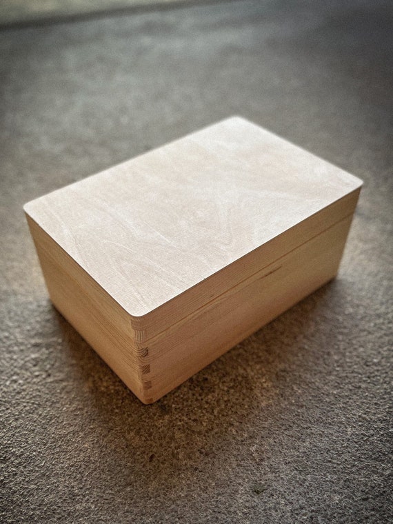Holzkiste aus Fichte 40 x 30 x 13,5 cm mit Klappdeckel, kleine Kiste aus Holz, Geschenk