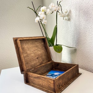 Fotobox aus Holz 24 x 19 x 8 cm, Buch aus Holz, Geschenkschachtel, Bilderkiste