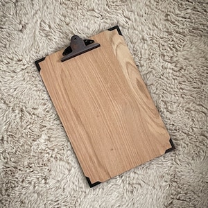 Holz Klemmbrett aus Eiche DIN A4 mit Kantenschutzecken, Klammer Used Look
