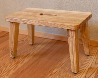 Houten kruk / voetenbankje – Bruin – 45 x 25 x 27 cm - kruk, opstapje