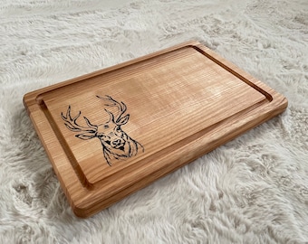 Personalisiertes, graviertes Schneidebrett mit Hirsch, personalisiertes Geschenk, Küchenschneidebrett mit Lasergravur, Küchenbrett Holz