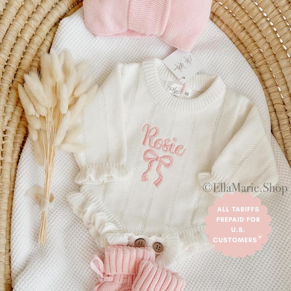 Conjunto de niña recién nacida que llega a casa, anuncio de bebé tejido, mono con volantes y lazo con nombre bordado, regalo personalizado para baby shower con revelación de género