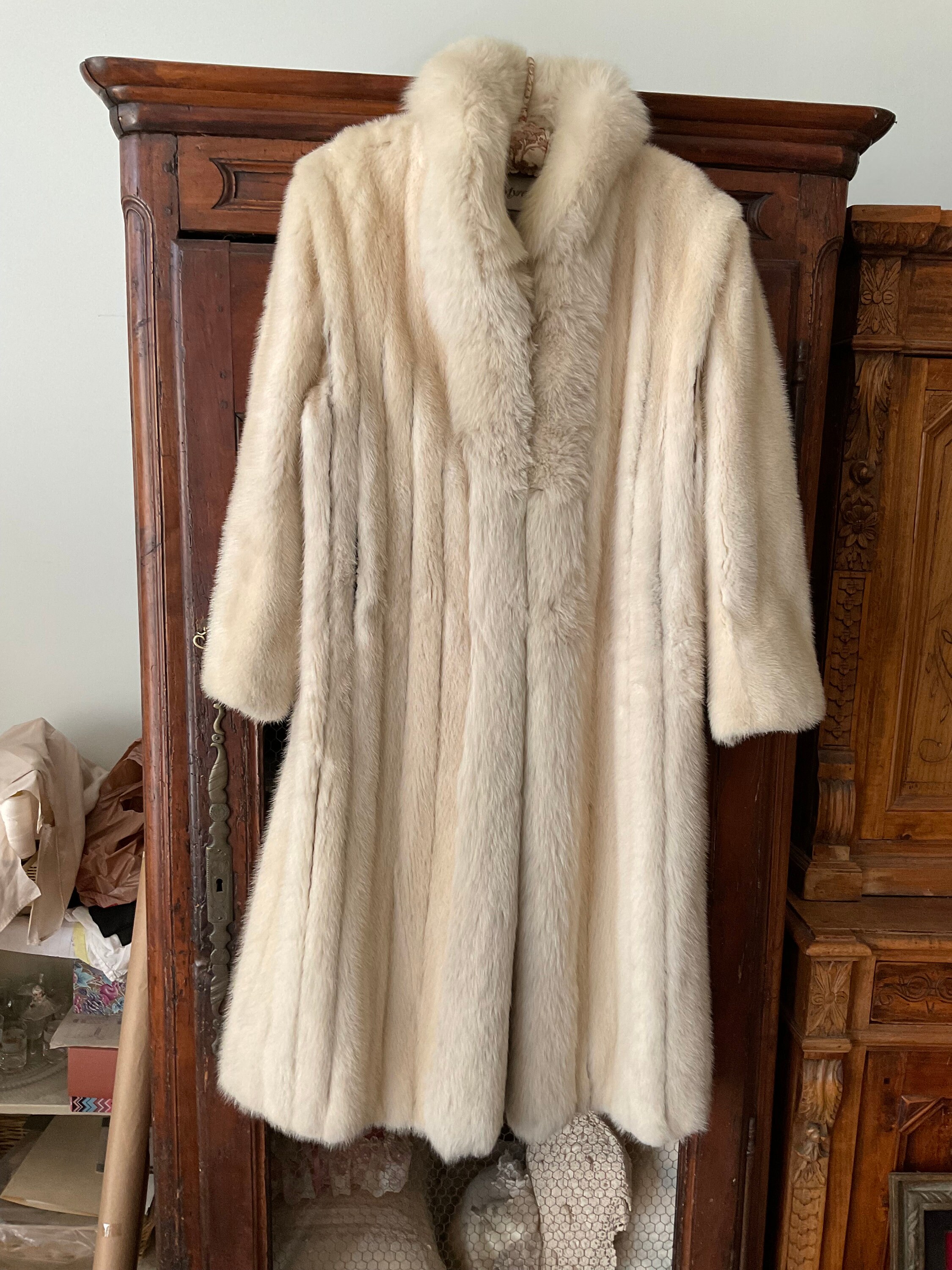 Vintage 1960s blonde mink fur collar and cufs