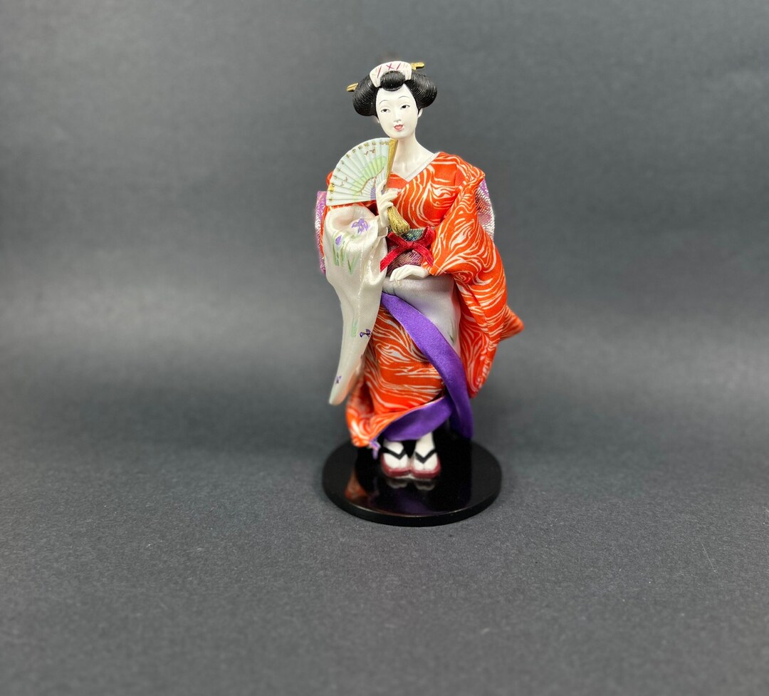 Vintage Asian Figurine, Geisha Figurine, Asian Décor, the Ashtondrake