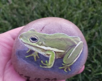 Pebble Painted frog Pierre peinte à la main avec acrylique et fini