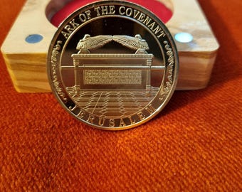 Ark of the Covenant and Second Temple Israel Medal in handmade olive wood box, original Exclusive coin from Jerusalem