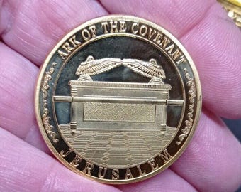Ark of The Covenant Israel Medal, original coin from Jerusalem gold tone