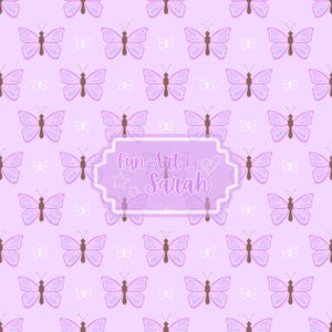 Peut inclure: Motif répétitif de papillons lavande et de petits papillons blancs sur fond violet clair. Le motif comprend le texte "Fun Art by Sarah" dans un cadre décoratif.