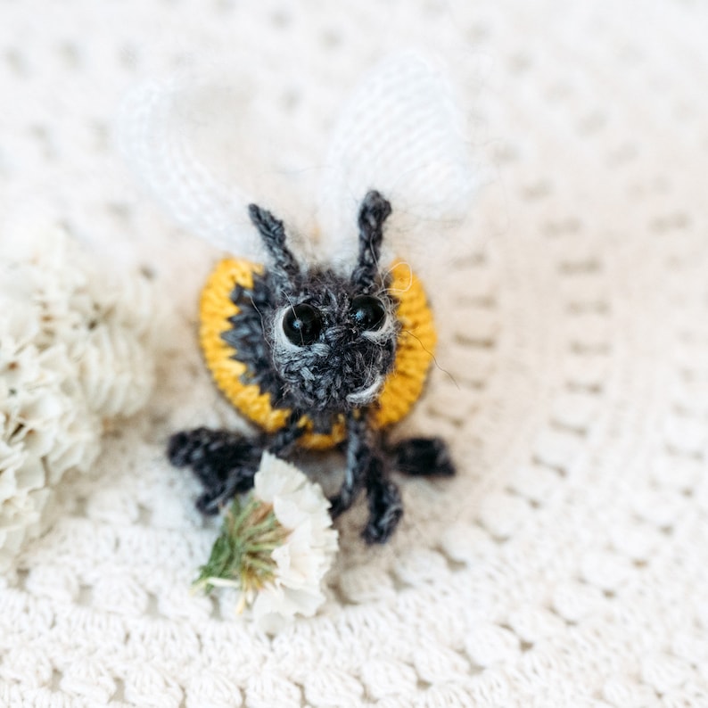 Tiny Bee Knitting Pattern. Knitted Honeybee Step by Step Tutorial. DIY ...