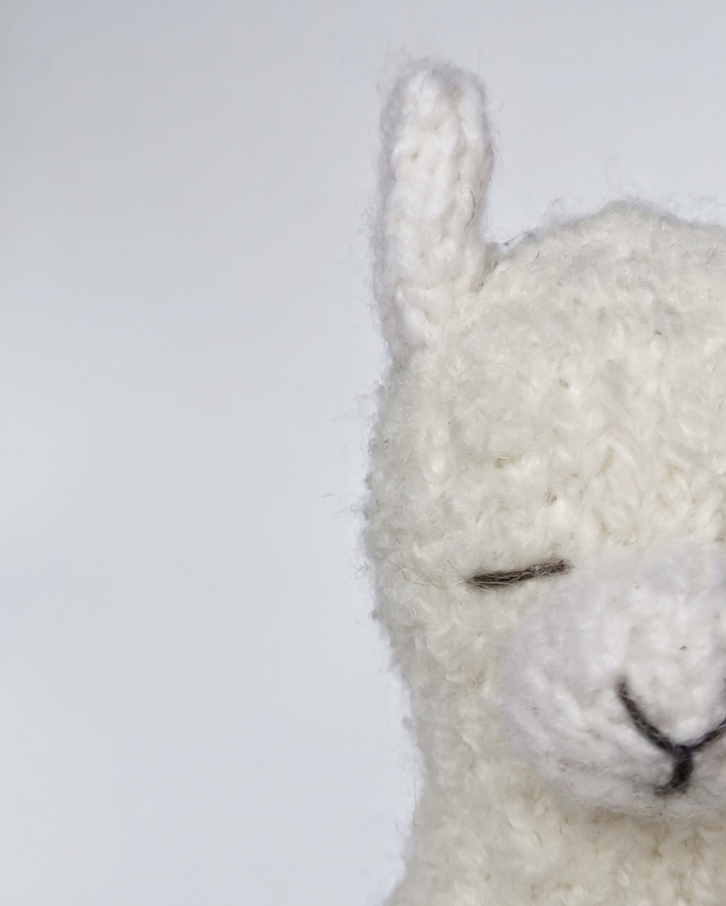 Cute and Soft Alpaca Knitting Pattern. English and Russian