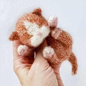 Sleeping kitten knittting pattern. Realistic kitty tutorial. English and Russian PDF. image 9