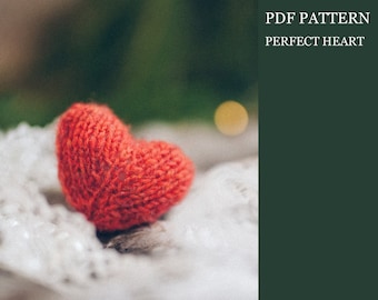 Perfect Heart knitting pattern. Knitted Saint Valentine heart step by step tutorial. DIY mini gift. English PDF.