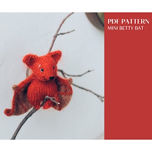 Betty Bat knitting pattern. Knitted Halloween bat step-by-step tutorial. DIY Halloween decor. English and Russian PDF.