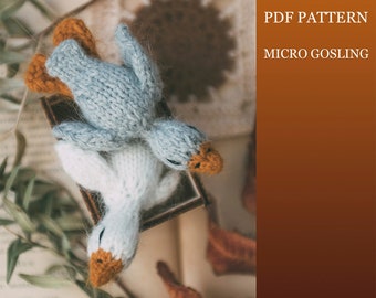 Micro gosling knitting pattern. Knitted amigurumi goose miniature step by step tutorial. DIY knitted gift. English and Russian PDF.