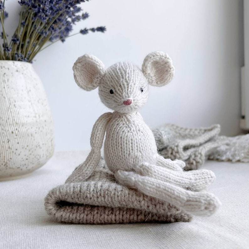 Pixie the mouse Knitting pattern. English and Russian PDF. image 2
