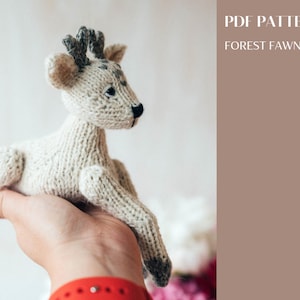 Forest Fawn knitting pattern. Knitted amigurumi reindeer step by step tutorial. DIY Christmas gift. English and Russian PDF.