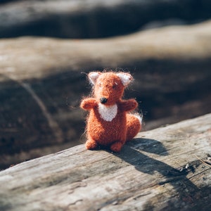 Mini Fox Knitting Pattern. Little Knitted Realistic Fox and Wolf Step ...