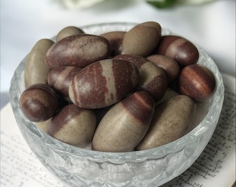 Shiva Lingam Stone, Small 30mm Sacred Hindu Symbol, Energy Meditation Crystal, Tumbled Lingam for Altar, Pocket Stone, Spiritual Gift