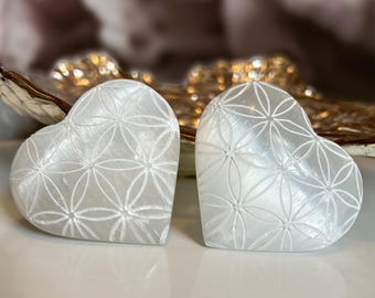Selenite Heart, Satin Spar Crystal Heart, Geometric Flower Engraving, Carved Crystal Palm Stone, Natural White Crystal Gift
