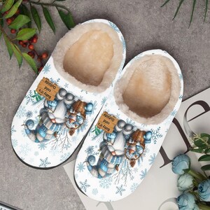 Pantuflas mullidas de gnomo de invierno, zapatillas de casa, regalo para amantes de los gnomos, calzado cálido y acogedor. imagen 2
