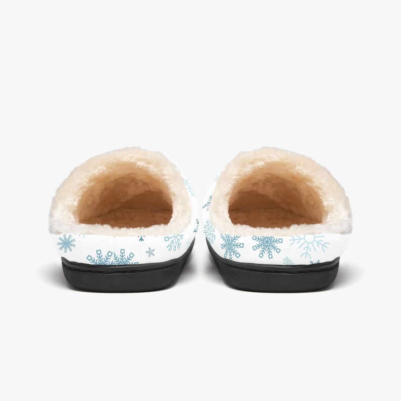 Pantuflas mullidas de gnomo de invierno, zapatillas de casa, regalo para amantes de los gnomos, calzado cálido y acogedor. imagen 4