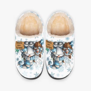 Pantuflas mullidas de gnomo de invierno, zapatillas de casa, regalo para amantes de los gnomos, calzado cálido y acogedor. imagen 3