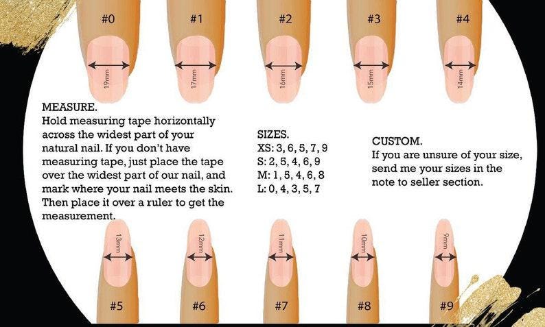 Puede incluir: Una gu&iacute;a para medir los tama&ntilde;os de las u&ntilde;as para el arte de u&ntilde;as personalizado. La imagen muestra diez tama&ntilde;os de u&ntilde;as diferentes, cada uno etiquetado con un n&uacute;mero y una medida en mil&iacute;metros. Los tama&ntilde;os tambi&eacute;n se clasifican en extra peque&ntilde;o, peque&ntilde;o, mediano y grande.