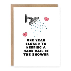 Carte d'anniversaire amusante, un an de plus avant d'avoir besoin d'une main courante sous la douche
