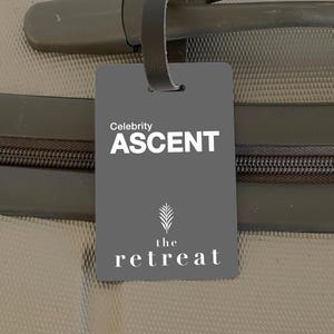 Etiqueta de equipaje de plástico PVC personalizada inspirada en Celebrity Ascent Retreat con correa estilo cuero. Envío gratuito