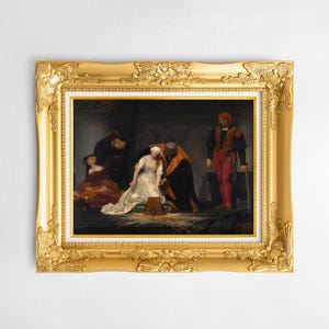 Puede incluir: Un cuadro enmarcado con un marco dorado ornamentado. La pintura representa una escena histórica con varias figuras vestidas con ropa de época. La figura central es una mujer con un vestido blanco, rodeada de otras figuras. La pintura tiene una atmósfera oscura y dramática.