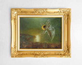 Op de afbeelding: Een ingelijst schilderij met een fee met doorschijnende vleugels tegen een groen-gouden landschap. De sierlijke gouden lijst voegt een vleugje elegantie toe aan het kunstwerk. De fee reikt naar een lichtbron.