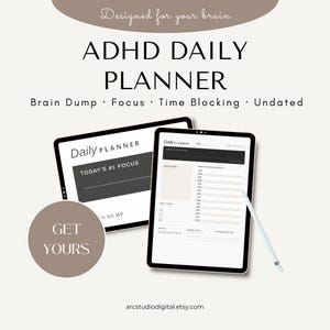 Pode incluir: Dois tablets digitais exibindo um planejador diário para TDAH. O planejador inclui seções para descarregar o cérebro, foco, bloqueio de tempo e não tem data. O texto "Designed for your brain" e "Get Yours" também são visíveis.