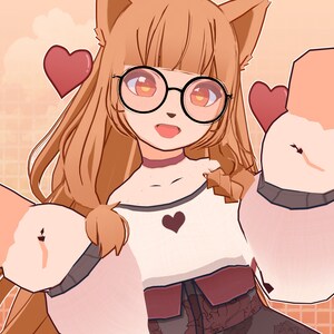 K&ouml;nnte beinhalten: Eine Cartoon-Illustration einer Figur mit braunen Haaren, die ein wei&szlig;es Shirt mit einem Herzmotiv, einen rosa Pullover und runde Brillen tr&auml;gt. Die Figur hat Katzenohren und h&auml;lt beide Arme mit einem gl&uuml;cklichen Ausdruck ausgestreckt.