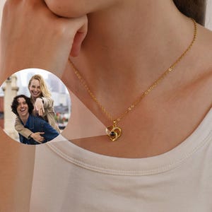 Heart Projection Photo Necklace, Custom Photo Necklaces, Projection Jewellery for Women, Personalised Memorial Picture Gift, Birthday Gift