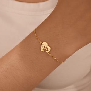 Bracelet gravé avec empreinte de patte, bracelet avec nom d'animal de compagnie, bracelet avec nom de chien, cadeau commémoratif pour animal de compagnie, bracelet de patte, cadeaux de Noël, cadeau pour elle, maman chien, maman chat