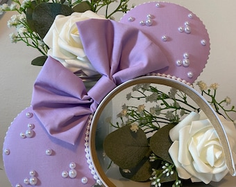 Orejas color lavanda con lazo lavanda y perlas adornadas - Orejas hechas a mano