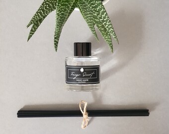 Handmade Reed Diffuser "DARK HONEY & PATCHOULI" 50 ml.