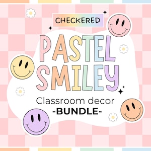 Könnte beinhalten: Eine digitale Grafik mit einem rosa-weiß karierten Hintergrund, verstreuten weißen Gänseblümchen-Symbolen und verschiedenen pastellfarbenen Smiley-Aufklebern. Der zentrale Text lautet CHECKERED PASTEL SMILEY Classroom decor -BUNDLE- mit dem Markennamen Aishelle.