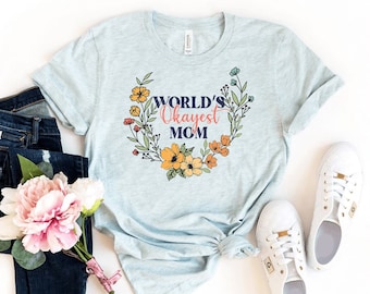 World's Okayest Mom T-Shirt, Muttertag Shirt, Mama Geschenk, Mutterschaft Top, Cooles Mama Shirt, Mama Shirt, Mama T-Shirt, Frauen T-Shirts