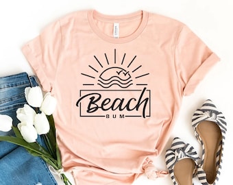Camiseta Beach Bum, camisa de vacaciones de verano, camiseta de amigos, regalo en modo vacay, camiseta de senderismo, top de playa retro, camisas de aventura, camiseta de mujer