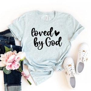 Liebe durch Gott T-Shirt, religiöses Hemd, Inspirations-T-Shirt, Glaube Top, Schüler Geschenk, christliches Hemd, Gnade T-Shirt, Gott Liebe Geschenk, Damen Hemd