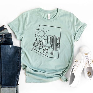 Camiseta de Arizona, camisa de cactus, camiseta del orgullo estatal, camisa de contorno de hogar, camiseta del desierto de Arizona, regalo de Az, top de aventura, camisetas de mujer de Arizona